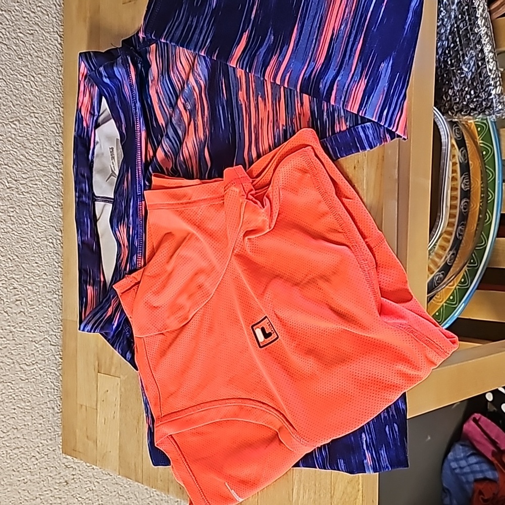 2 piece workout outfit.  Fila Top & Old Navy Capri leggings. Both Size Large. To